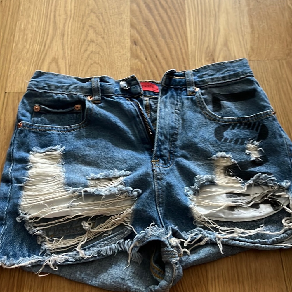 Denim shorts (Signature 8)